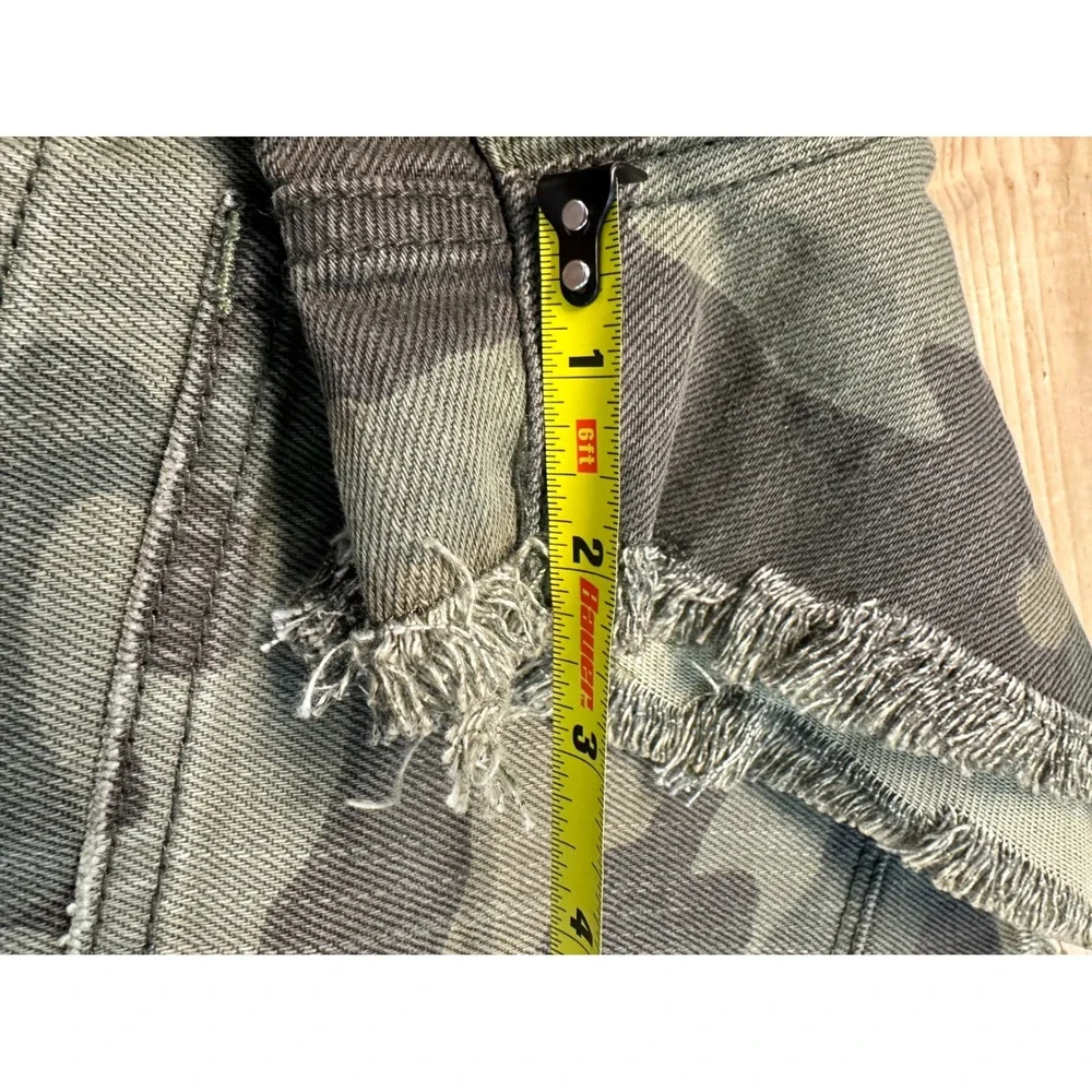 We The Free Free People Camo Distressed Denim Shorts Green Size 29‎
